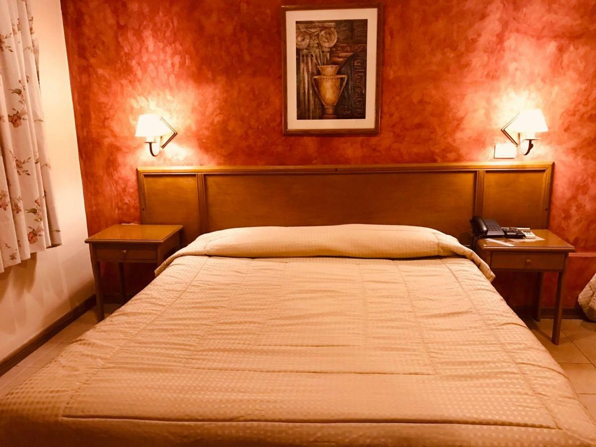 Hotel Bristol Асунсьон Экстерьер фото